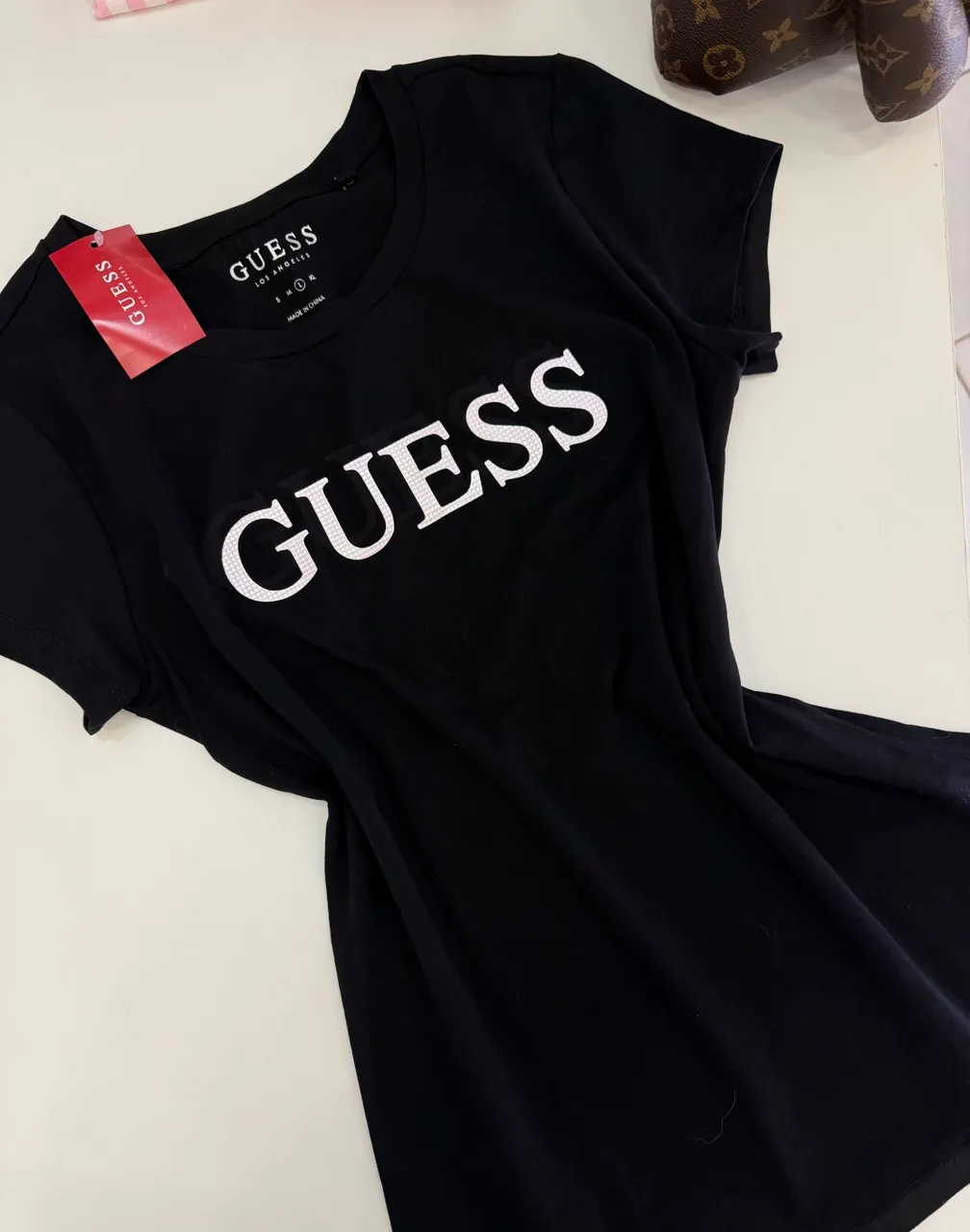 Remera GUESS - imagen 1