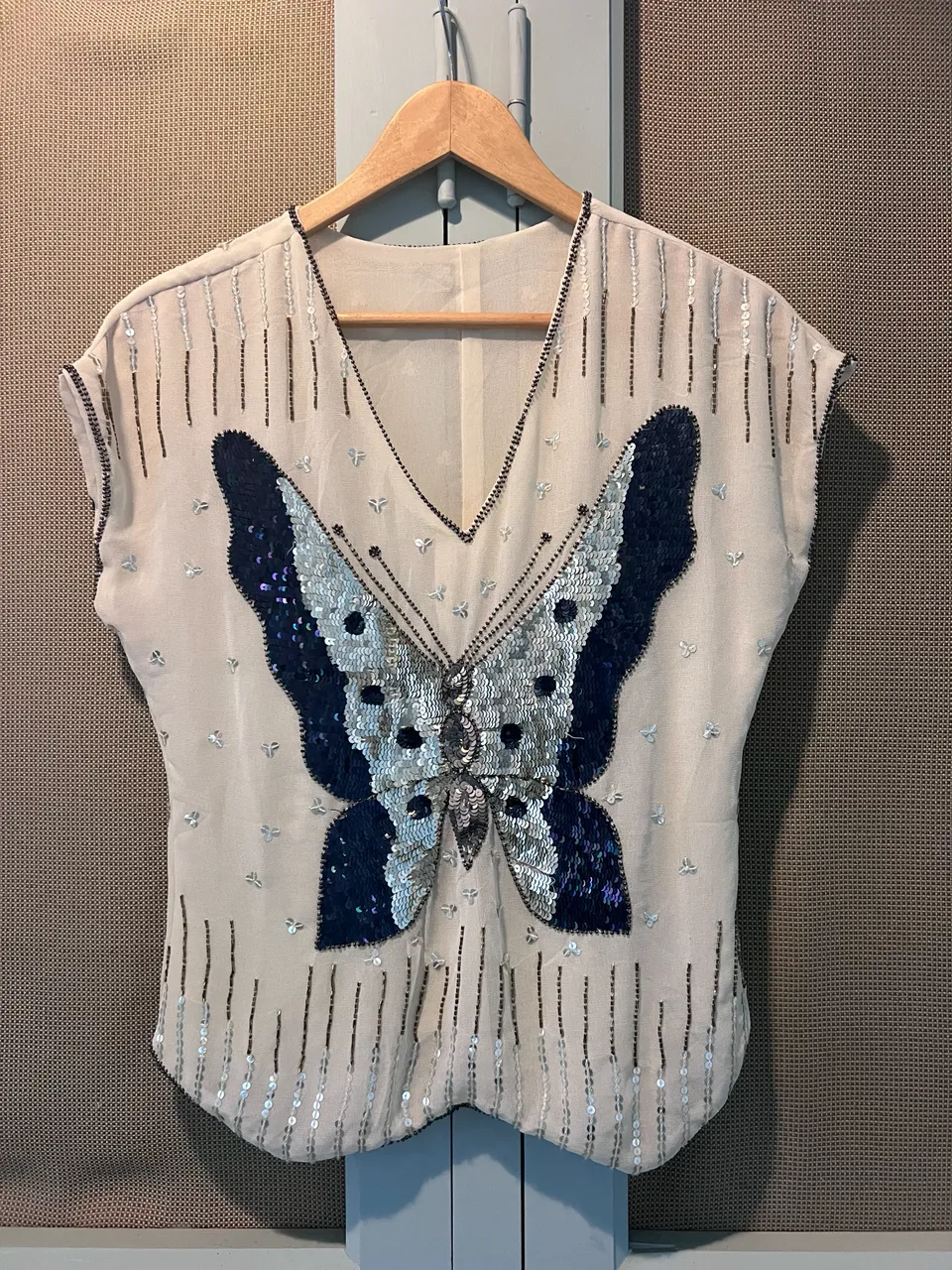 Blusa A ≠ · Talle M