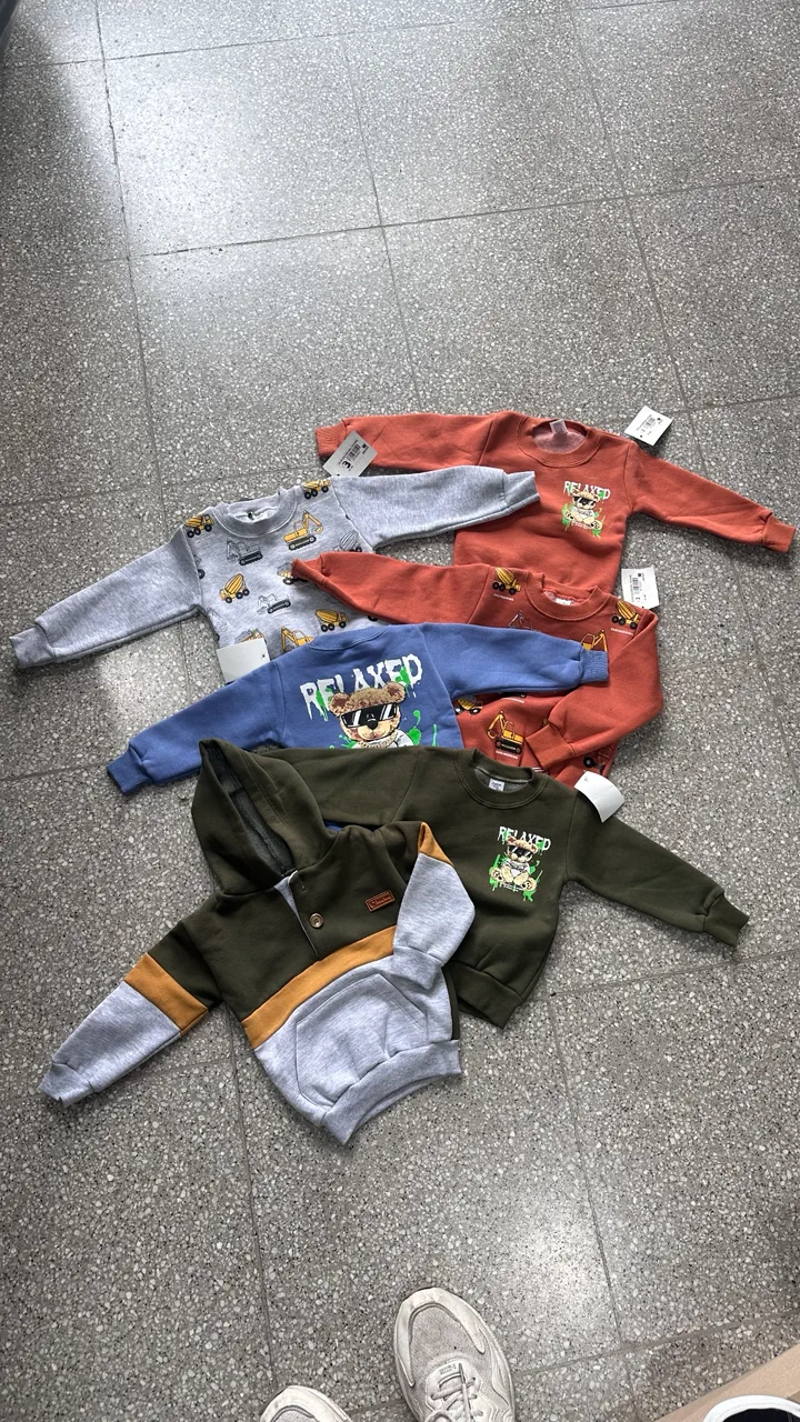 Lote de ropa Sin detallar - imagen 1