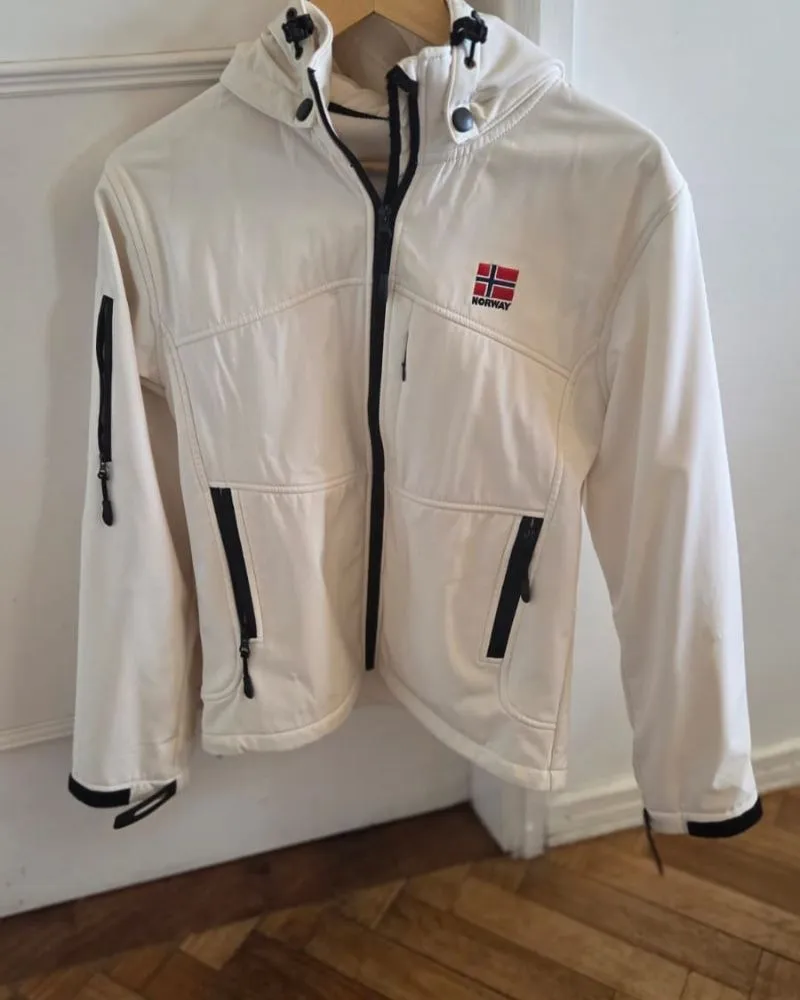 Rompeviento Norwegian brand - imagen 1