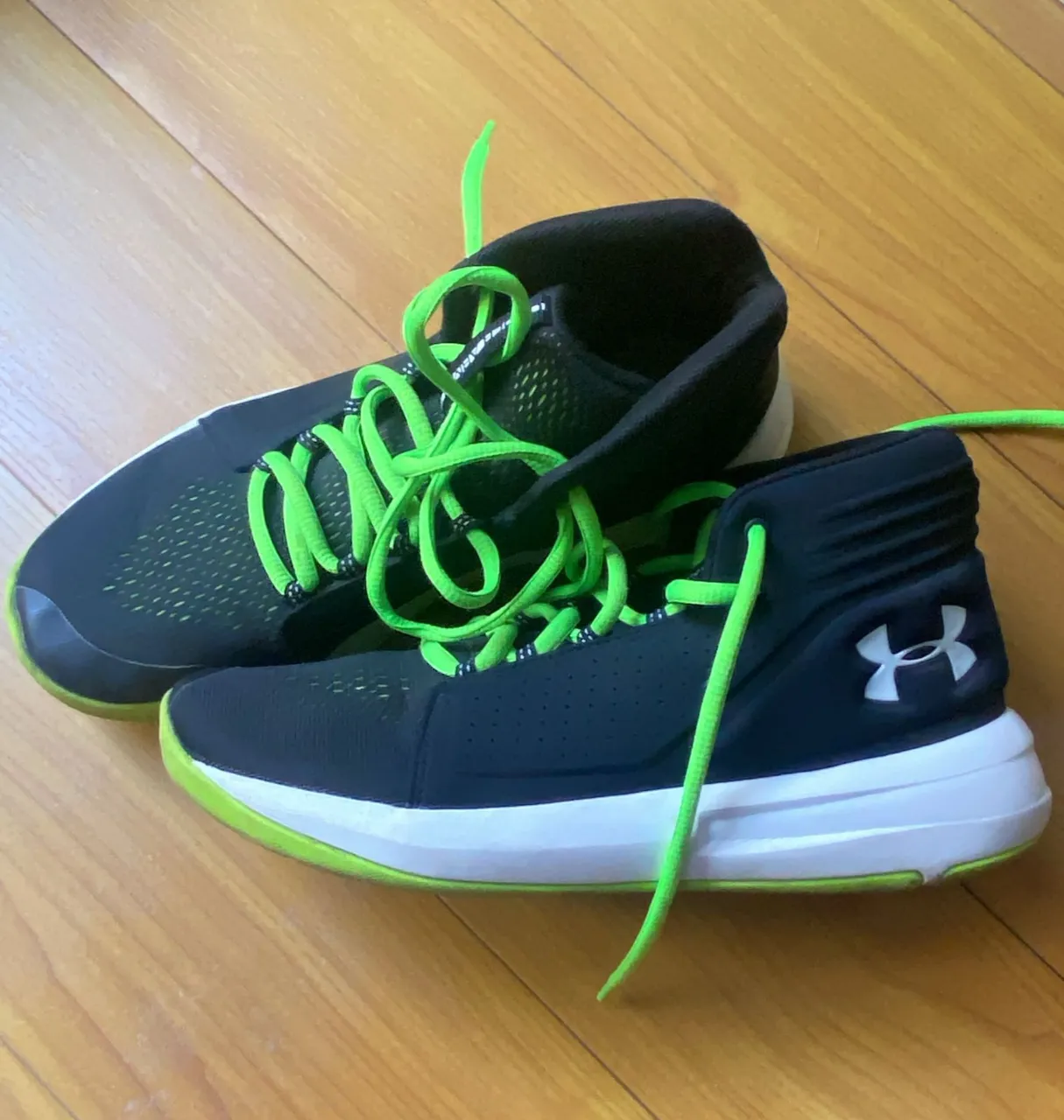 Zapatilla de baloncesto Under Armour · Talle AR 38