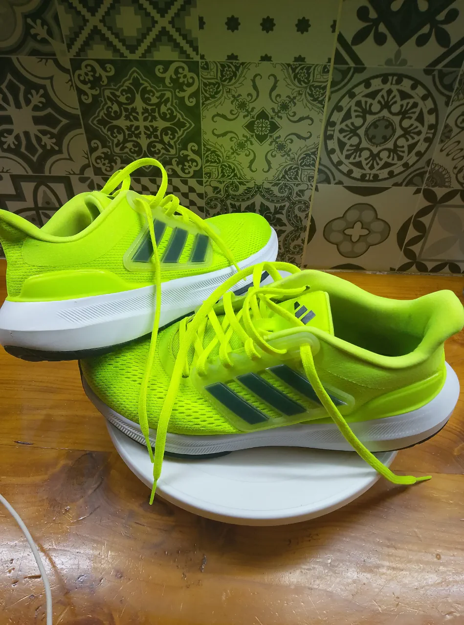 adidas · Talle AR 40
