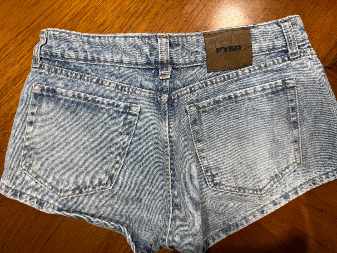 Short FYER - imagen 1