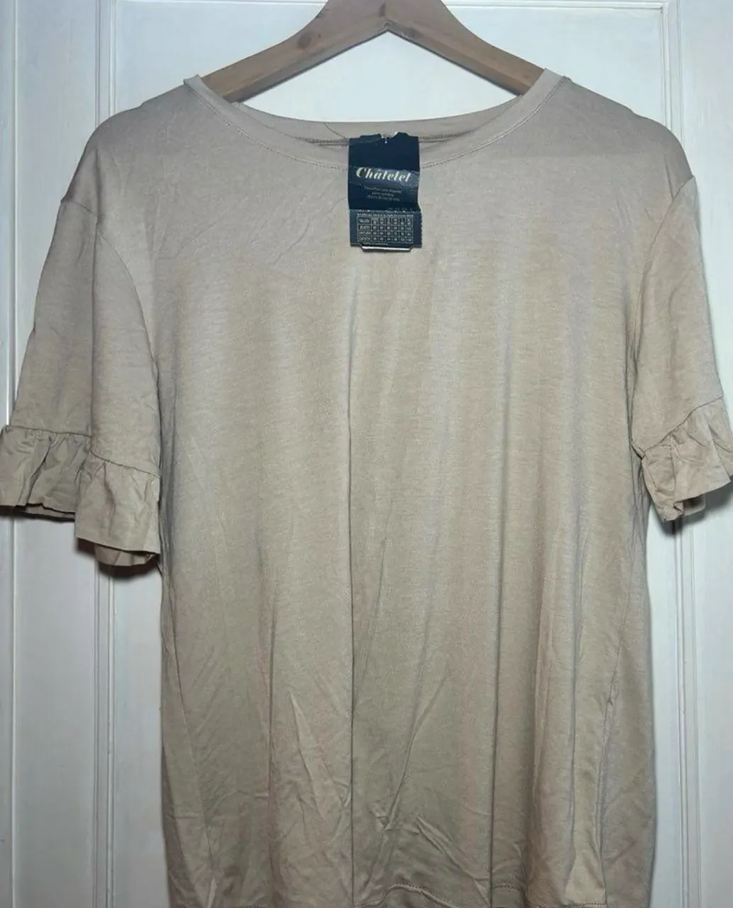 Remera Chatelet · Talle L