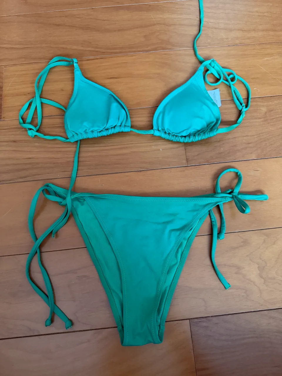 Bikini Hym - imagen 1