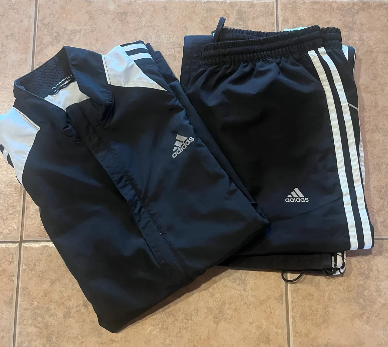 Conjunto adidas - imagen 1