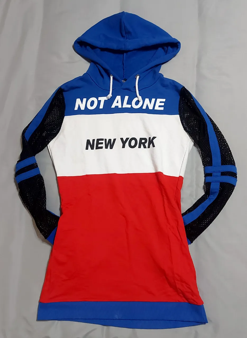 Buzo Not alone - imagen 1