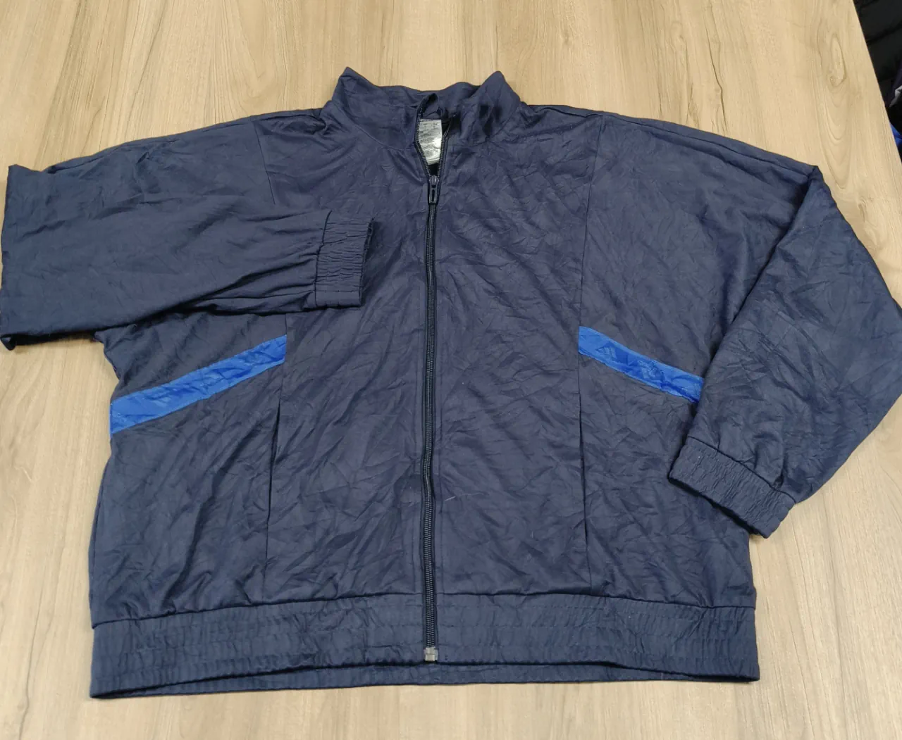 Buzo adidas · Talle L