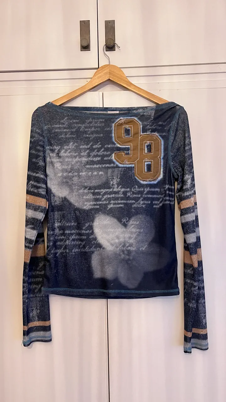 Remera Urban Outfitters · Talle M
