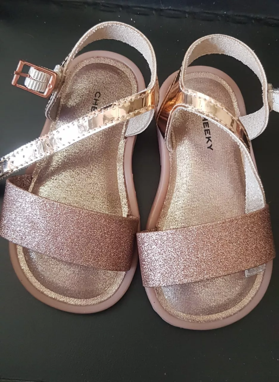 Sandalias CHEEKY · Talle AR 19