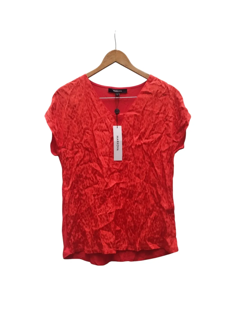Remera Markova · Talle L