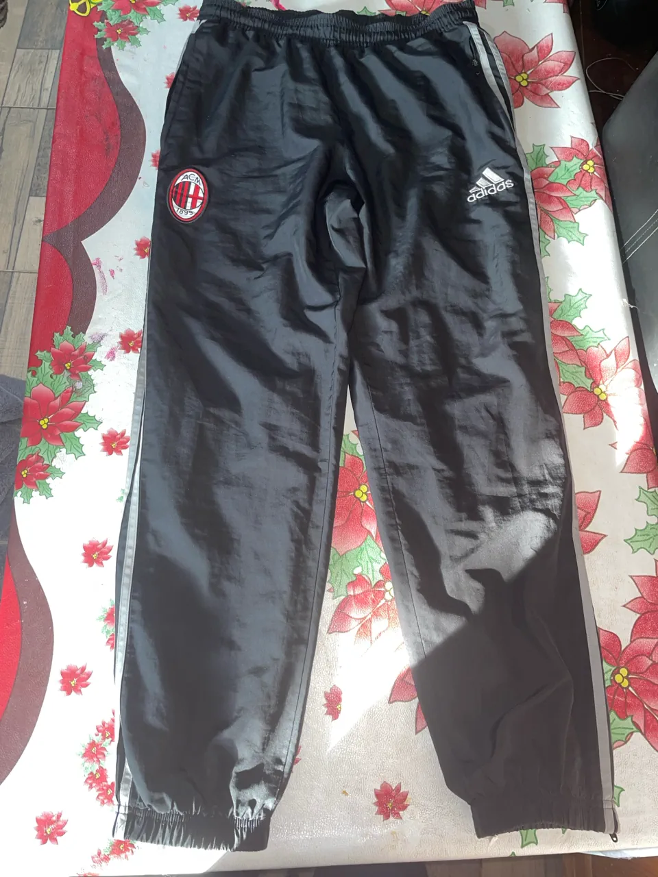 Pantalón adidas · Talle M