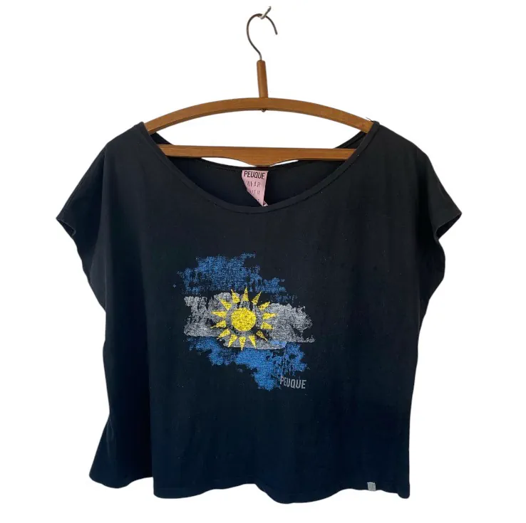 Remera Peuque · Talle M