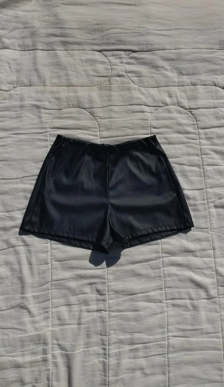 Short 47 Street · Talle 3