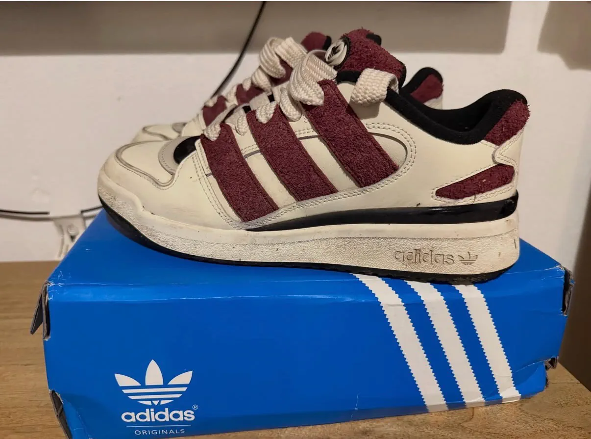 adidas · Talle AR 40
