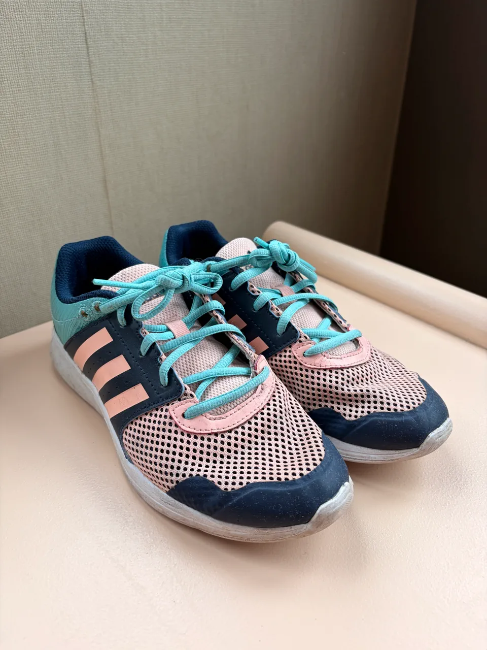 adidas · Talle AR 36