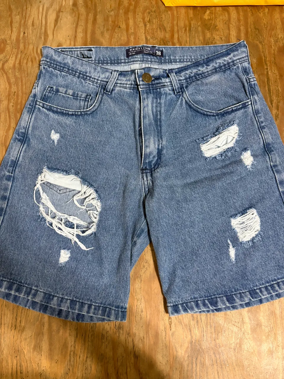 Bermuda New mens brand · Talle MEX/ARG 38