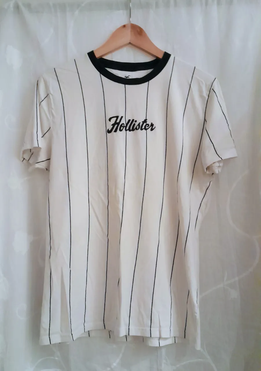 Remera Hollister · Talle M