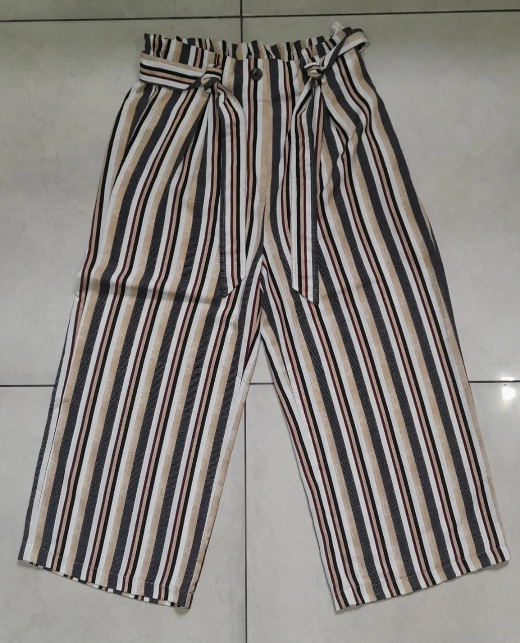 Pantalón Stradivarius · Talle M
