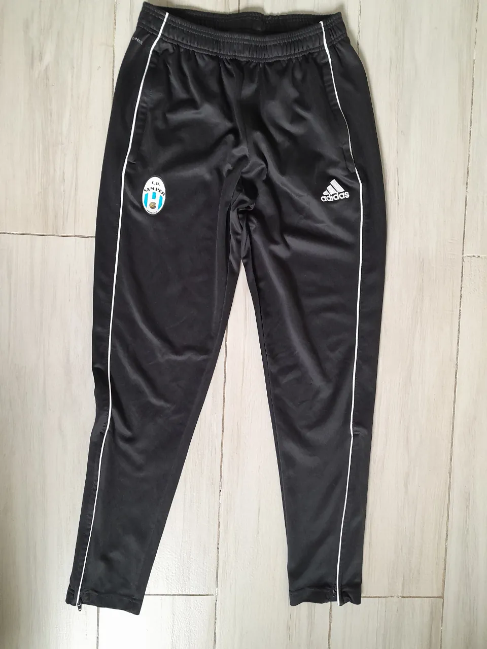 Pantalón adidas · Talle M