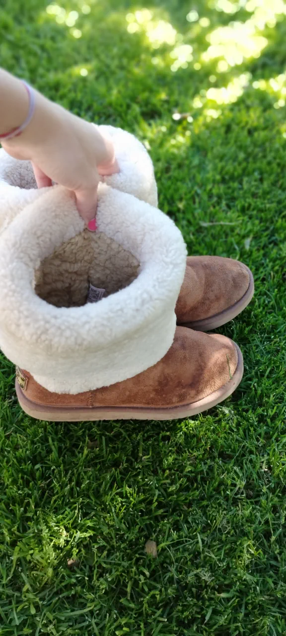 UGG · Talle AR 40