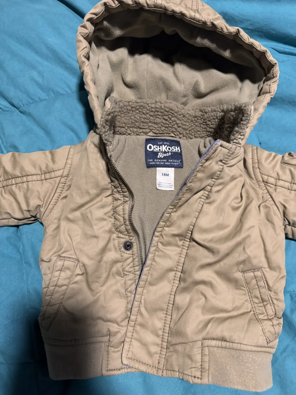 Oshkosh · Talle 12–18 meses / 80 cm