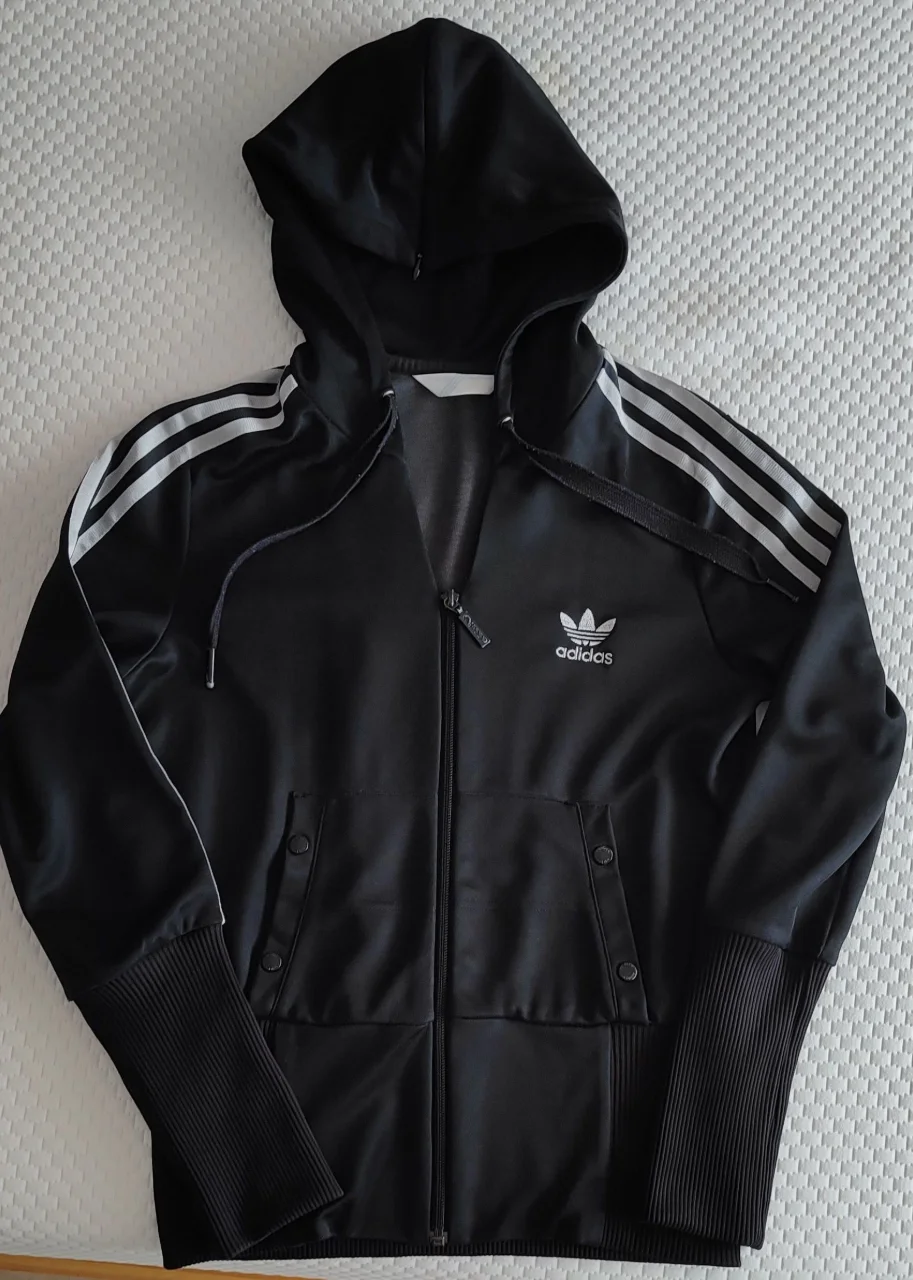 Buzo adidas · Talle M