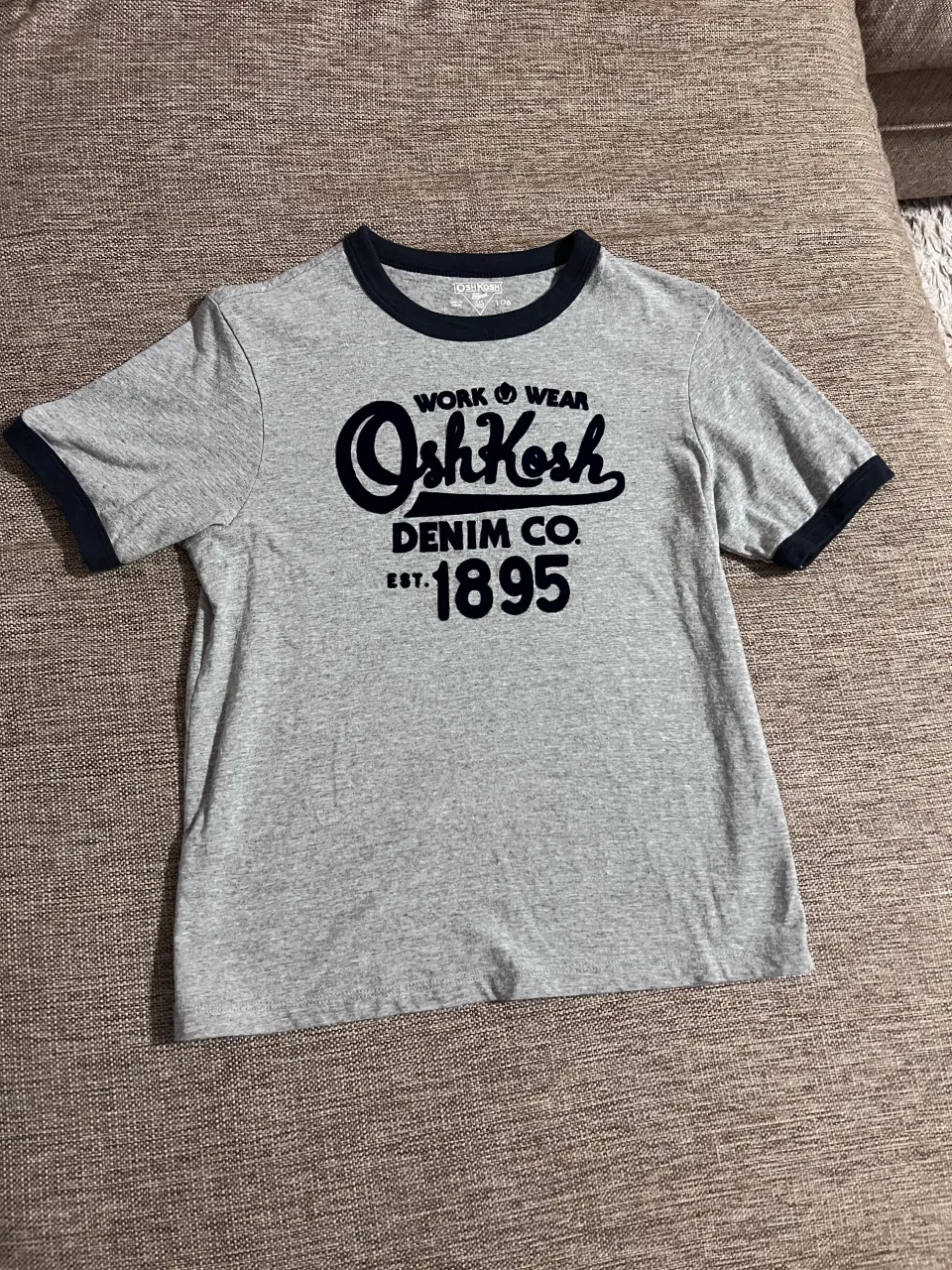 Remera Oshkosh · Talle 10 años / 140 cm