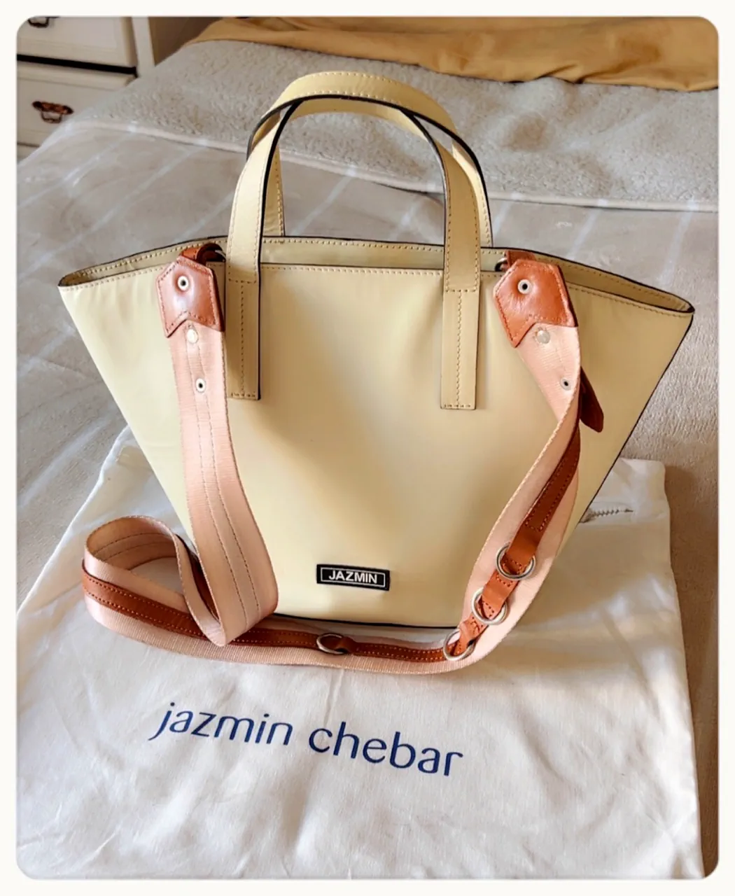 Cartera Jazmín Chebar