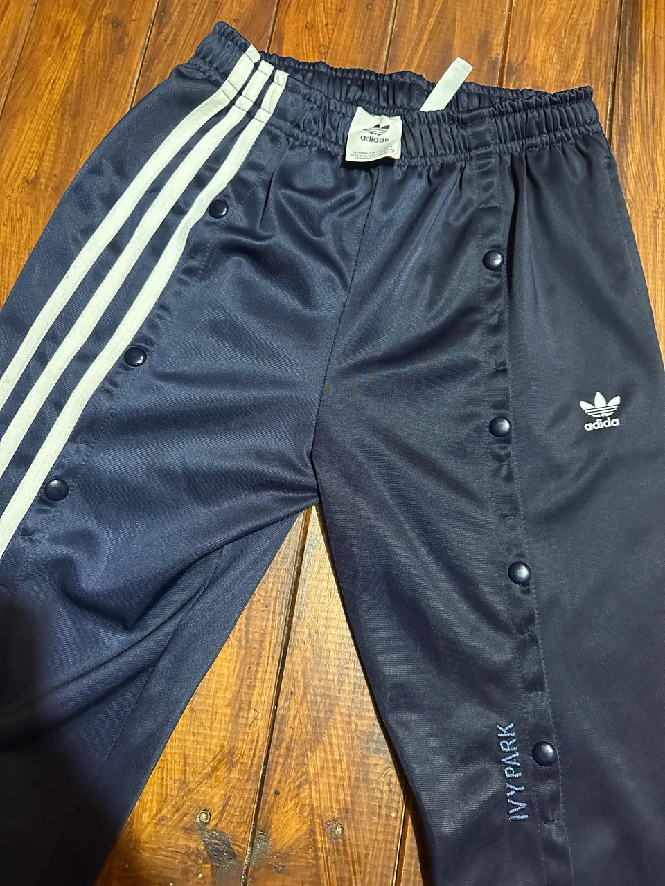 Pantalón adidas · Talle L