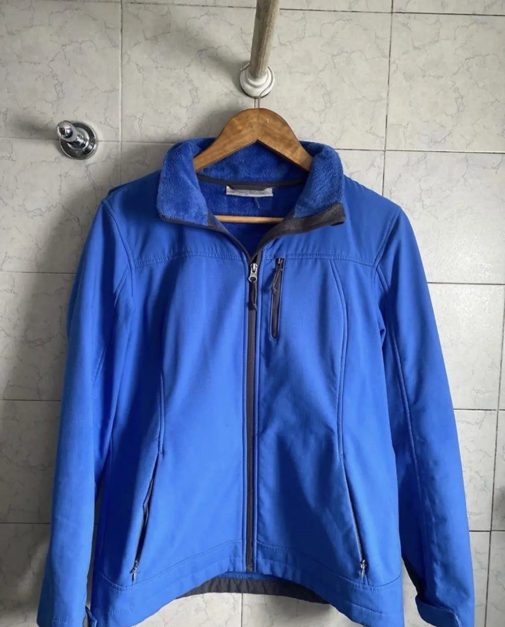 Campera Ninguna · Talle M