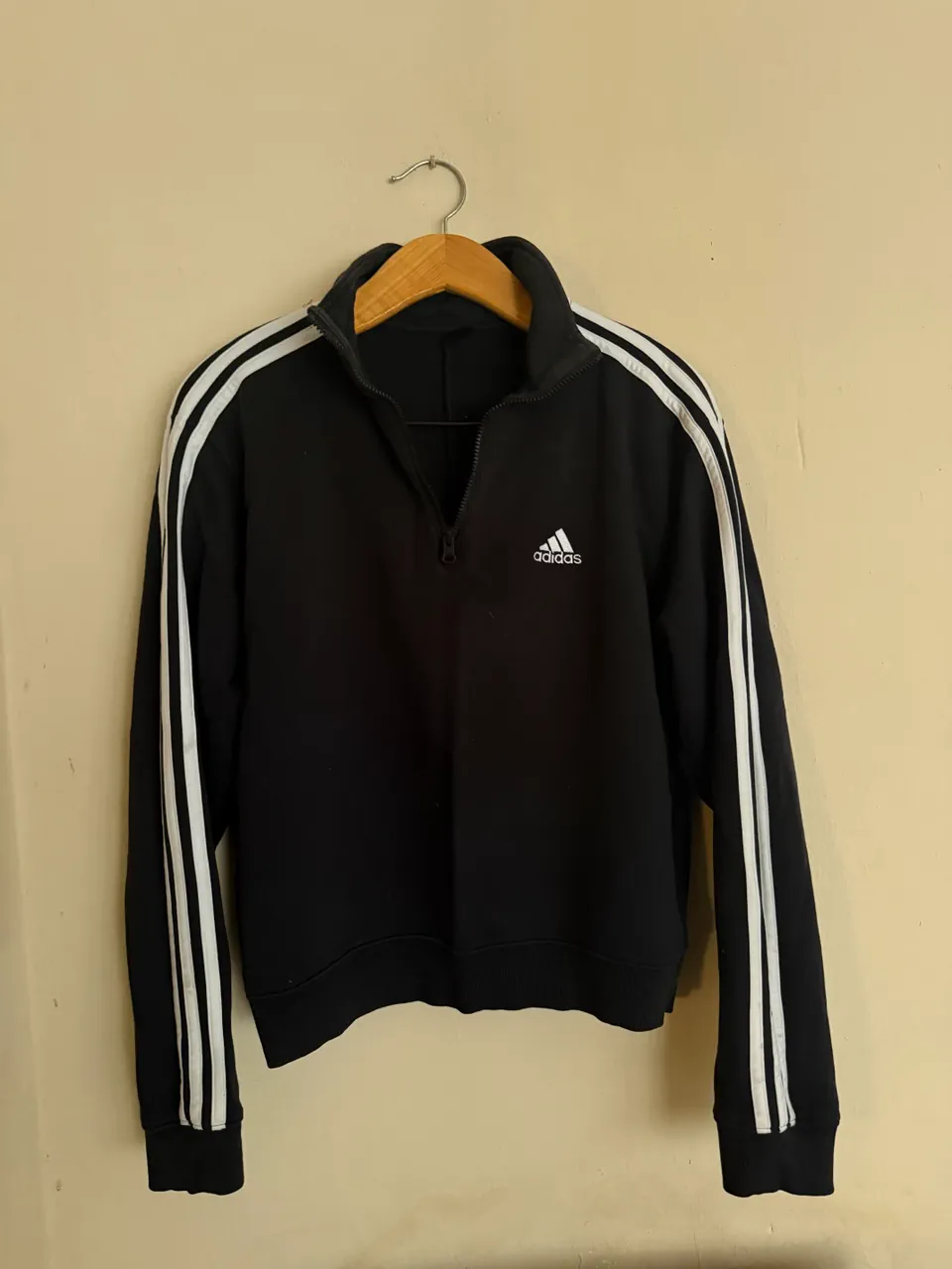 Buzo adidas · Talle S