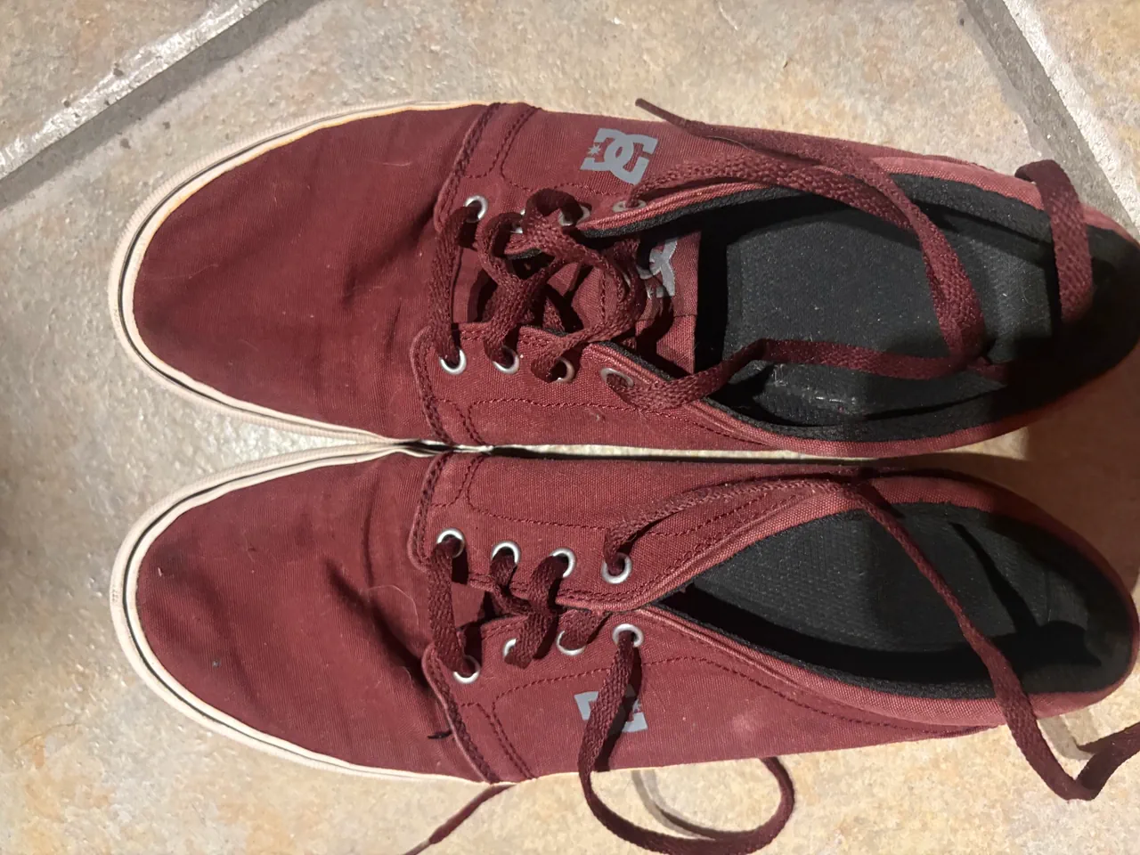 DC · Talle US 9.5