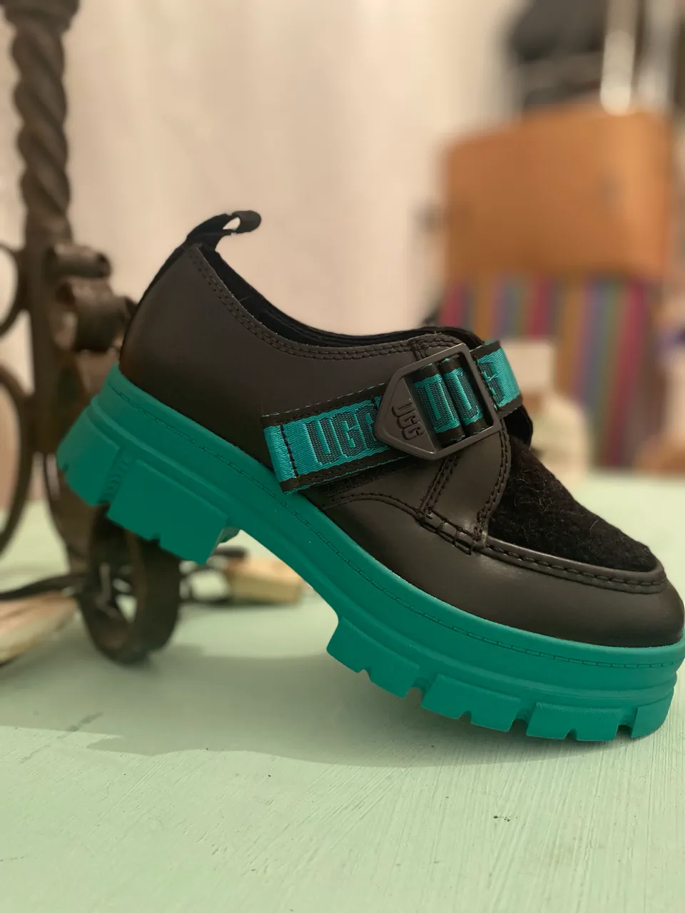 UGG · Talle AR 36