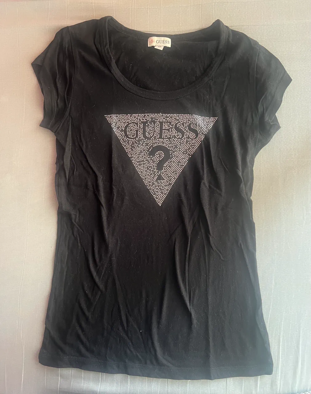 Remera GUESS · Talle M