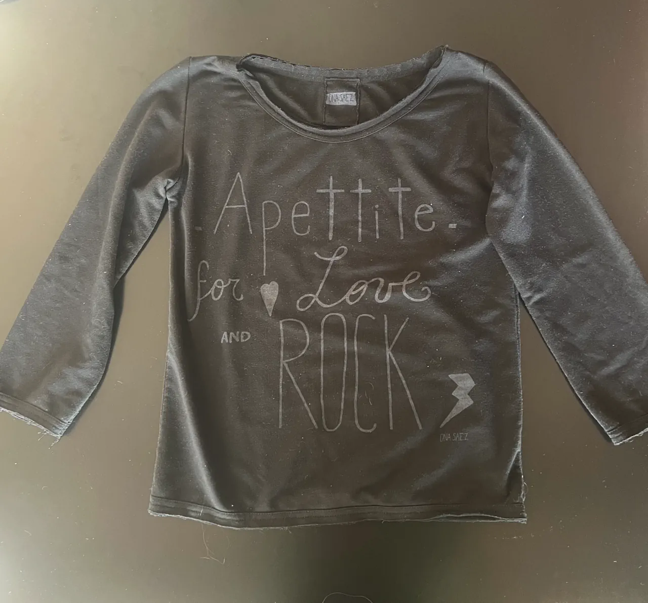 Remera Ona Saez · Talle M