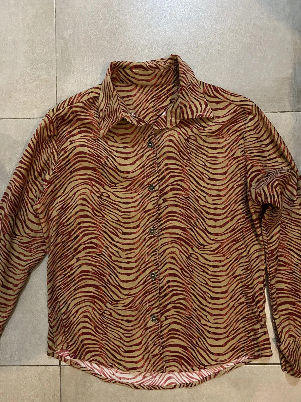 Camisa A ≠ · Talle único