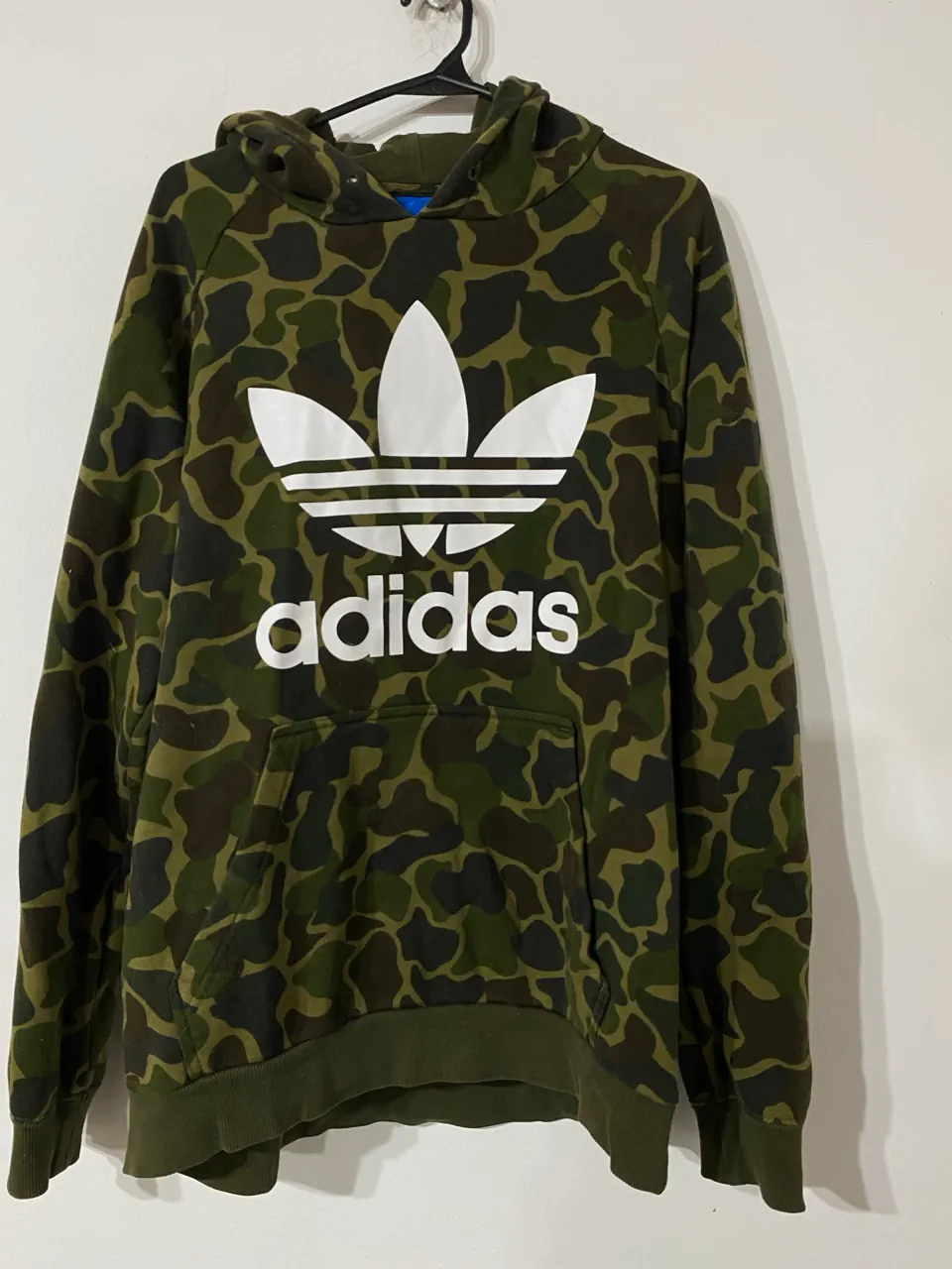 Buzo adidas · Talle L