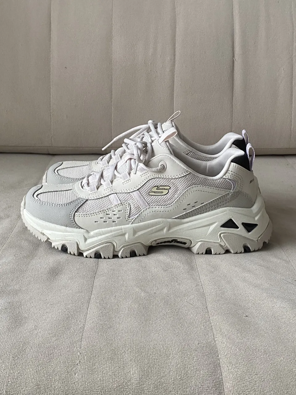 Skechers · Talle AR 37