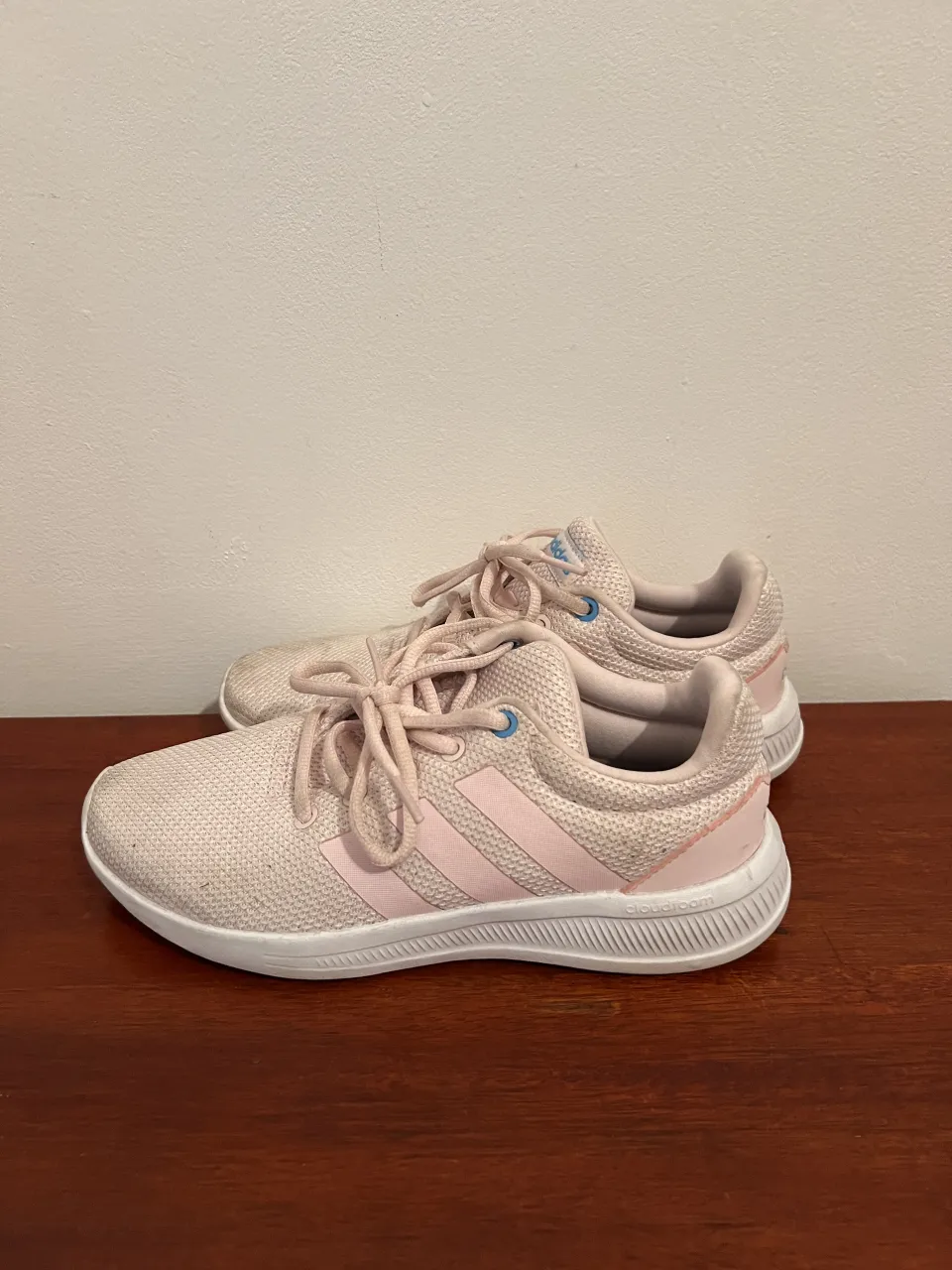 adidas · Talle AR 37