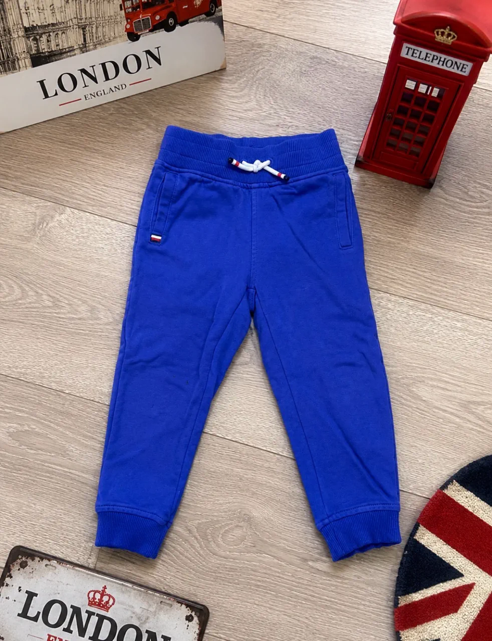 Pantalón Tommy Hilfiger · Talle 24–36 meses / 92 cm