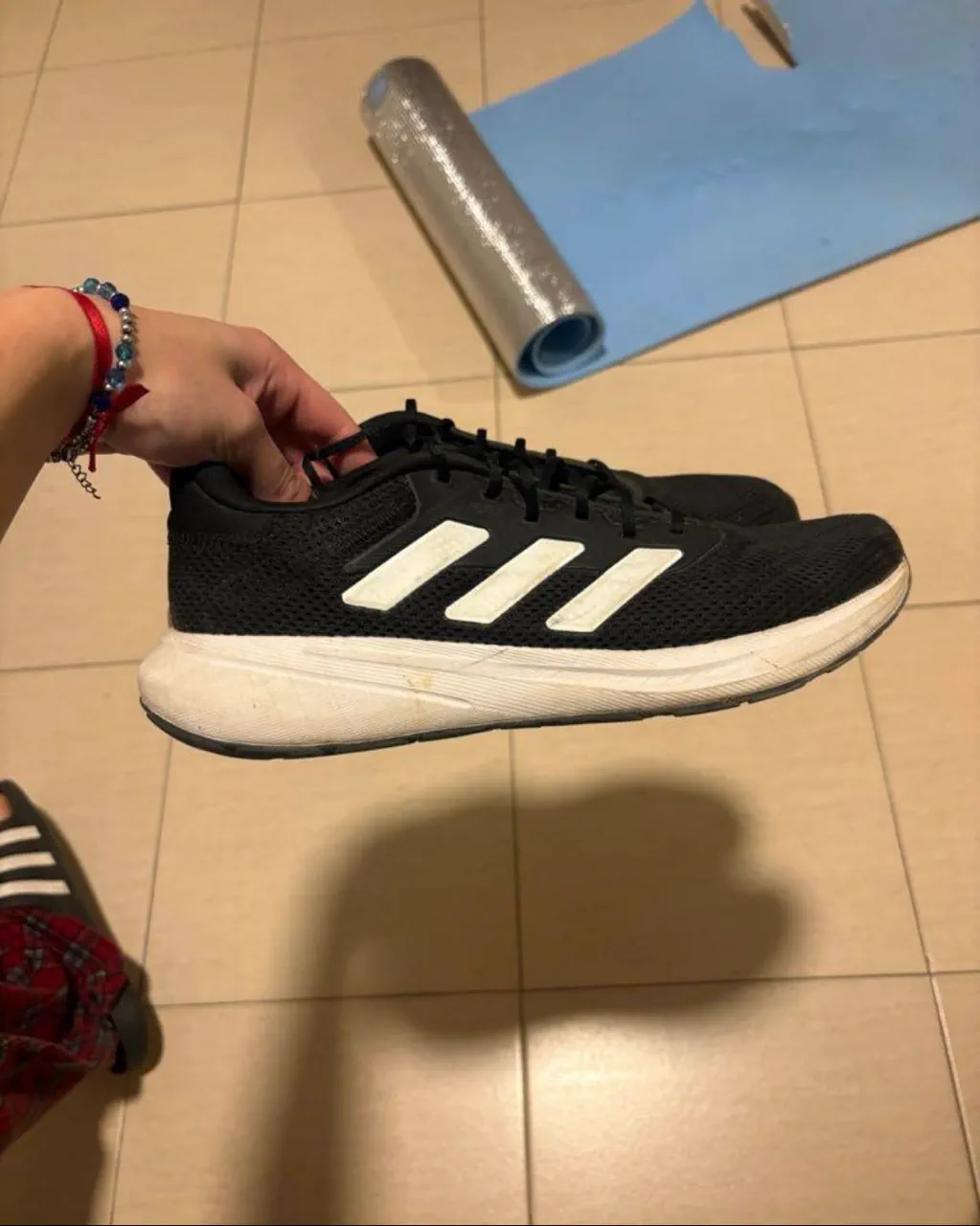 adidas · Talle AR 40