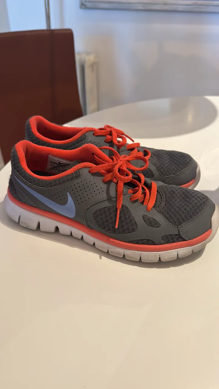 Nike · Talle AR 37