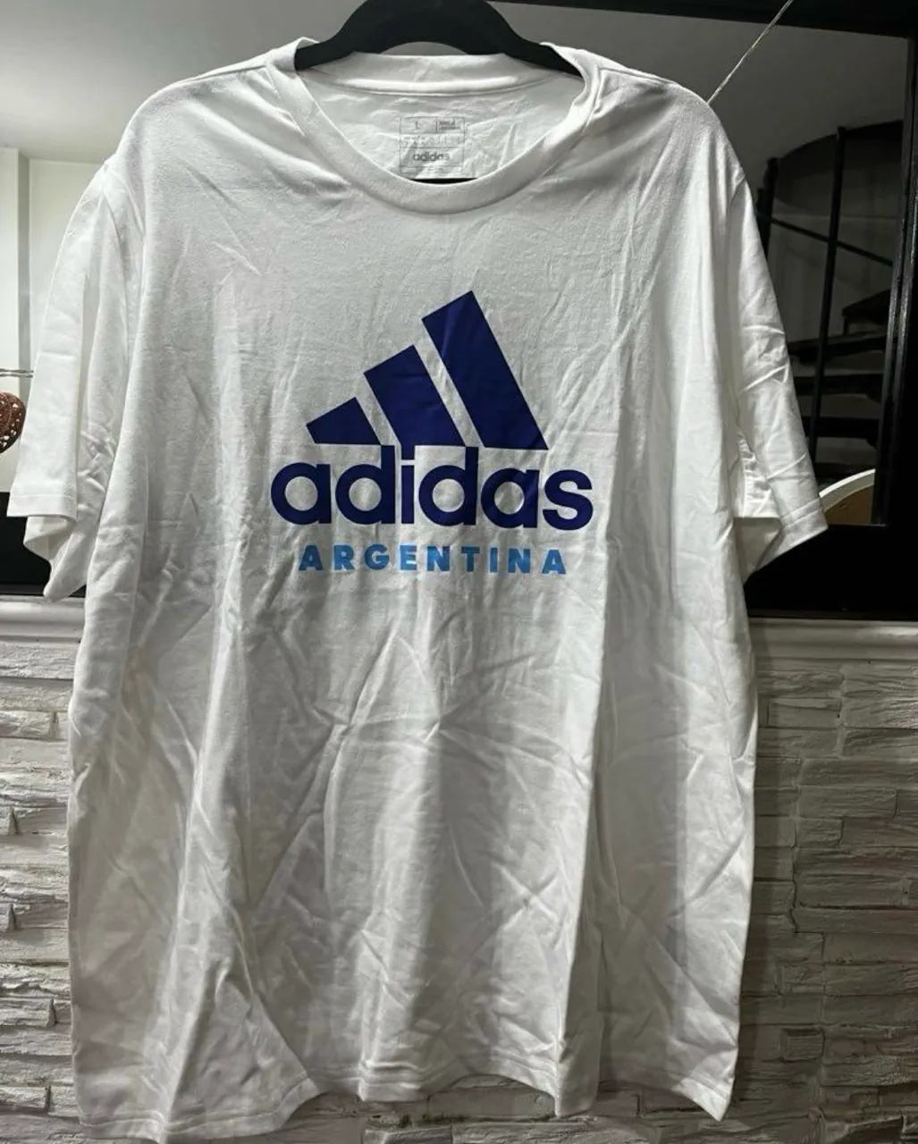 Remera adidas · Talle L