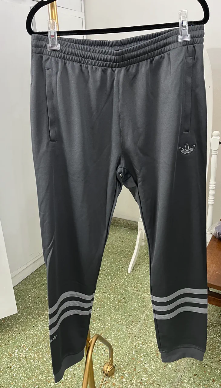 Pantalón adidas - imagen 1