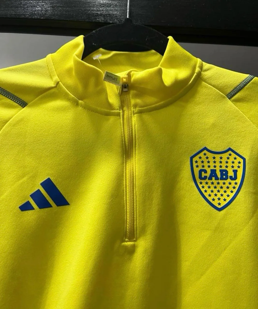 Buzo adidas · Talle M