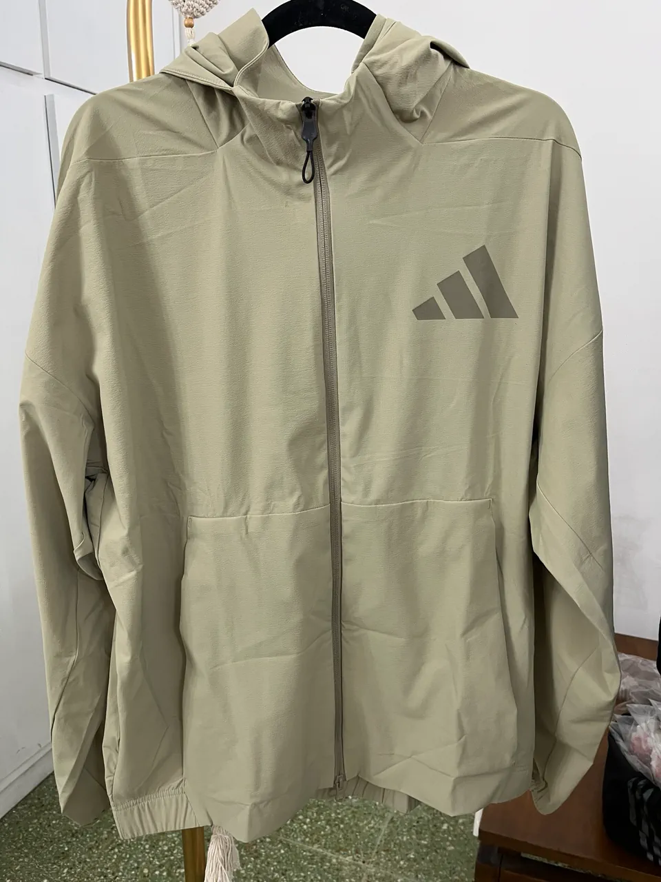 Buzo adidas · Talle M