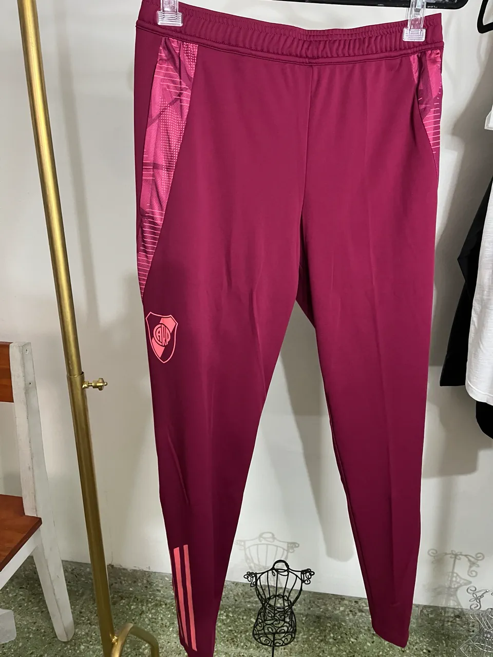 Pantalón adidas · Talle M