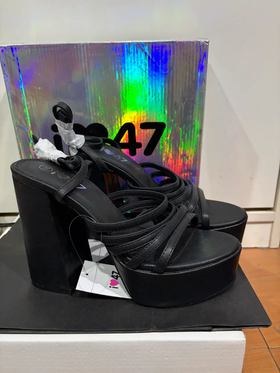 47 Street · Talle AR 37