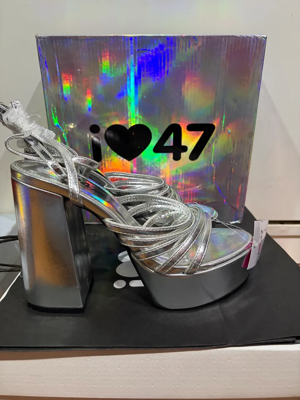47 Street · Talle AR 37